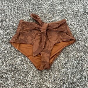 DownEast High-Waisted Brown Shorts